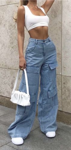 Fall outfit denim trends wide leg classic cargo jeans Y2K fashion Jeans Poses, Shoot Moodboard, Jess Hunt, Jess Conte, Celana Kargo, Fits Summer, Seasonal Outfits, Casual Cargo Pants, Baddie Fits