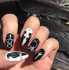 Gothic crow occult witch nails nail art Colorful Goth Nails, Crow Nails, Ratchet Nails, Book Nails, Gothic Nail Art, Occult Witch, Halloween Nails Diy, Sharp Claws, Witch Nails