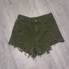 Brand- Shein Size- Xs Cheap Green Shorts For School, Affordable Green Casual Cargo Shorts, Affordable Green Cargo Shorts, Cheap Green Bandeau Crop Top, Cheap Green Summer Jean Shorts, Cheap Green Cargo Shorts, Cheap Green Cropped T-shirt For Summer, Grunge Distressed High-waisted Shorts, Ripped Green Cotton Bottoms