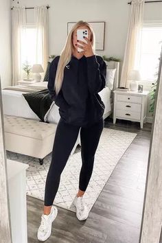 Black Athletic Outfit, Black Workout Outfit, Black Workout Clothes, Women Gym Outfits, Modest Workout Clothes, Workout Outfits Winter, Gym Shorts Outfit, Workout Leggings Outfit