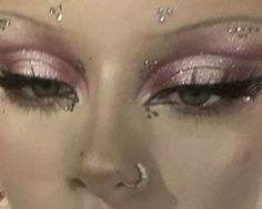 School Eyeshadow Looks, Branch Frame, Matte Make Up, Maquillage On Fleek, Concert Fit, Make Up Inspiration, Graphic Makeup, Swag Makeup, Smink Inspiration