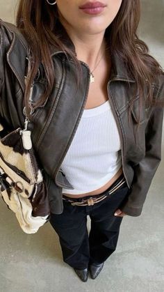 Urban Vintage Outfits, Explore Outfit, London Outfits, 00s Mode, Museum Aesthetic, Looks Pinterest, Leather Jacket Outfits, Neue Outfits, Classic Jacket