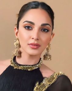 Hoorain Shaikh Subtle Wedding Guest Makeup, Pakistani Makeup Looks, Pakistani Makeup, Bollywood Makeup, Minimal Makeup Look, Light Makeup Looks