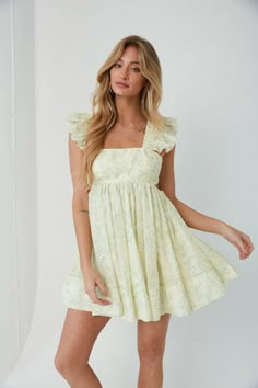 Cute Sundresses, Mini Dress Floral, Babydoll Mini Dress, Floral Babydoll Dress, Preppy Dresses, Senior Picture Outfits, Girly Dresses, Grad Dresses, Hoco Dresses