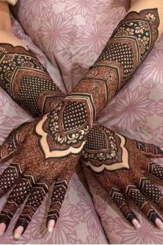 Famous Party Mehndi Artists in India S Mehandi Design, Simple And Beautiful Mehndi Designs, Marwari Mehndi Design, Mehndi Designs For Back Hand, Mehndi Designs For Back, Feet Henna, Wedding Henna Designs, Beautiful Mehndi Designs