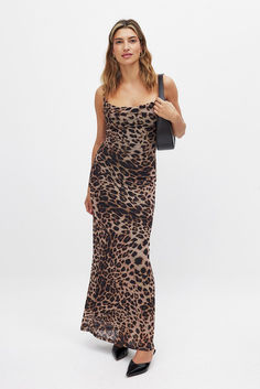 Waterfall Mesh Maxi Dress Dress Leopard, Mesh Maxi Dress, Pull Sweat, Na Kd, Stretchy Material, Winter Wedding, Shoulder Straps, Best Sellers, Jumper