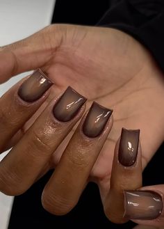 Cute Fall Nail Designs For Short Nails, Short Fall Design Nails, Short Acrylic Fall Nail Designs, Brown Short Nails Ideas, Fall Brown Acrylic Nails, Fall Inspo Acrylic Nails, Short Nails Fall Ideas, Brown Junk Nails, Shorties Nails Brown