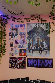 kpop room decor wall collage stray kids poster txt itzy kpop design K Pop Wall Collage, Room Ideas For Kpop Fans, Wall Collage Ideas Kpop, Kpop Wall Aesthetic, Kpop Collage Wall, Kpop Bedroom Ideas, K-pop Room, Kpop Poster Wall Ideas