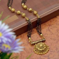 Mangalsutra Pendant Designs Gold, Mangalsutra Designs Gold Traditional, Long Mangalsutra Designs Gold, Mangalsutra Pendant Designs, Long Mangalsutra Designs, Gold Mangalsutra Design, Antique Mangalsutra, Mangalsutra Designs Gold, Long Mangalsutra