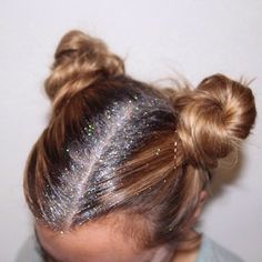 Glitter Roots Hair, Official Hairstyle, Music Festival Hair, Glitter Roots, Festival Inspo, Fest Outfits, Body Glitter, Festival Hair