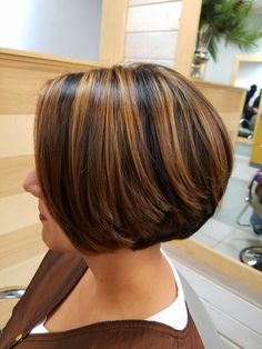 Short Hair Styling Ideas, Dark Caramel Highlights, Short Hair Styling, Hair Color Ideas For Brunettes Short, Hair Styling Ideas, Short Sassy Haircuts, Sassy Haircuts, Short Hairstyles Fine