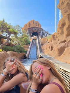 Summer Bff Aesthetic, Summer Aesthetic Pictures With Friends, Creek Hangout Spot, Bestie Summer Pics Aesthetic, Summer In California Aesthetic, Summer Aesthetic California, Photo Bff Aesthetic, 2 Amigas Aesthetic, Best Friend Travel Aesthetic