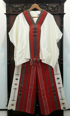 Traditional Dresses Designs, African Inspired Clothing, Stitching Dresses, Model Outfit, Batik Fashion