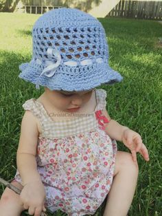 picture of girl in grass wearing crochet hat Sun Hat Pattern, Crochet Baby Cap, Toddler Sun Hat, Crochet Summer Hats, Crochet Baby Beanie, Crochet Baby Hat Patterns, Crochet Sun Hat, Nursing Necklace, Crochet Toddler