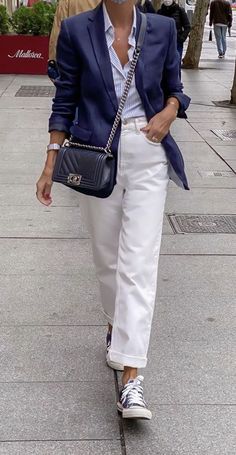 Casual Chique Stijl, White Pants Outfit, Outfits For Summer, Woman Pants, Mode Tips, Denim On Denim