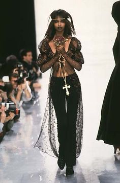 Harry Clarke, Look Retro, Naomi Campbell, Mode Vintage, Pastel Goth, Mode Inspiration