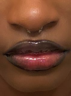 Black Liner Lips, Black Lip Liner Looks, Lipstick Black Women, Black Lip Liner Combo Black Women, Lip Liner Black Women, Outline Lips, Dark Lip Liner, Lined Lips, Two Toned Lips Makeup