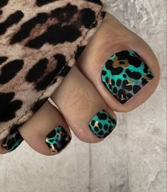 Leg Nail Art, Nail Art Trending, Fall Pedicure Ideas, Fall Pedicure, Pedicure Designs Toenails, Pedicure Ideas, Acrylic Toe Nails