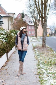 Outfits With Puffer Vests, Pink Vest Outfit, Puffy Vest Outfit, Comfy Winter Outfits, Contrast Outfit, Pink Puffer Vest, Puffer Vest Outfit, Vest Outfits For Women, Puffer Vests