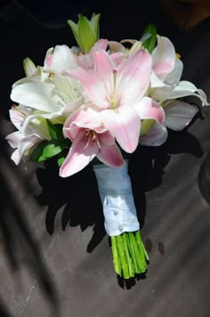 a bouquet of flowers is sitting on the ground