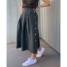 Included Sizes: 6 - 18 Recommended Fabric: Light to medium bottom weight wovens, such as linen, denim, twill, heavier cotton shirtings and tencel twill. Linen Skirt Pattern, Linen Dress Pattern, Advanced Sewing, Eva Dress, Tees Pattern, Aprons Patterns, Skirt Patterns Sewing, Sewing Skirts, Online Fabric