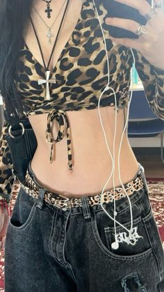 Grunge Leopard Print, Emo Grunge Outfits, Street Style Outfits Casual, Diy Hair Scrunchies, Grunge Outfit, Emo Grunge, Girl Fits, Scrunchie Hairstyles