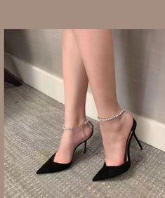 Bow Heels Outfit, Hoco Heels, Black Jimmy Choo, Elegant Shoes Heels, Fairy Shoes, Girls High Heels, Fashion Shoes Heels, Pose Fotografi, Shoes Heels Classy