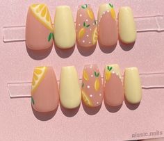 Preppy Press On Nails, Simple Summer Nails Almond Shape, Food Themed Nails, Peaches Nail Art, Fruit Slice Nails, Strawberry Lemonade Nails, Nails 2023 Colors, Food Nails Designs, Themed Nails Designs