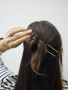 How To Use U Hair Pins, How To Use U Pins Hair, Hairstyles Using Hair Pins, Hair Pin Accessory, Hair Pin Styling, French Pin Hairstyles Tutorial, How To Use Hair Pins Tutorials, Hair Pin How To, Hair Pin Short Hair