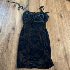 Never Worn - Perfect Condition Blue And Black Velvet Floral Dress From Forever 21. Women’s S Ethereal Grunge, Hoco Inspo, Random Clothes, Dresses Velvet, 21 Dress, 21st Dresses, Everyday Outfit, Halloween Dress, Blue And Black