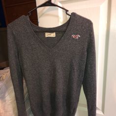 Gray Hollister Sweater In A Small. In Perfect Condition! Hollister Clothes, Digital Closet, Hollister Sweater, Sweater Fits, Thrift Finds, Cute Blouses, Spring Style, Cute Sweaters, Fitted Sweater