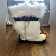 Bearpaw White Shako Ii Fox Fur Calfskin Sheepskin Mid-Calf Boots Sz 8 In Amazing Condition, Please Reference Photos For Condition. One Tiny Imperfection On The Left Front Toe Of The Boot, Other Than That No Visible Flaws Or Issues With Fur Other Than One Listed Above . Thank You Calf Boots, Reference Photos, Mid Calf Boots, Fox Fur, Mid Calf, Calf Skin, Fox, Im Not Perfect, Thank You