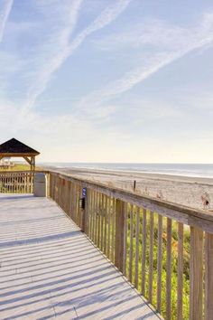 Top Beach Resorts In North Carolina, USA North Carolina Resorts, Beach Airbnb, Summer 2025, Beach Hotel, Beach Tops, White Sand Beach, Sandy Beaches