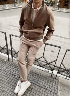 vistasse bem mesmo no frio Men’s Classy Casual, Men Outfit For Winter, Men’s Classy Winter Outfits, Fall Outfits Men Classy, Autumn Smart Casual Outfits Men, Men’s Corporate Fashion, Men’s Business Casual Outfits Winter, Posh Men Fashion, Old Money Mens Style Fall