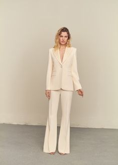 Structured blazer with satin lapels - Women | MANGO USA Formal Blazer, Structured Jacket, Outfit Formulas, French Chic, Suit Style, Total Look, Blazer Outfits, No Time, Matching Outfits