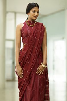 Latest Saree Designs, Sleeveless Blouses, Maroon Saree, Formal Saree, Khadi Saree, Cotton Saree Designs, Latest Saree, Modern Saree