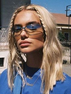 - https://howcandothis.com/hairstyleideas/90s-hairstyles-for-ladies-which-are-trending-3/ 90s Hairstyles, Grunge Hair, Aesthetic Hair, Blonde Highlights, Down Hairstyles, Summer Hairstyles, Hair Looks, Hair Trends