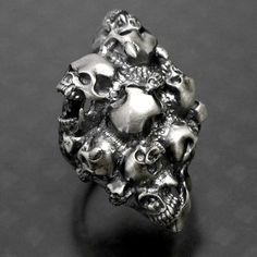 made by Strange Freak Designs SFD-R-075 eleven skull chaos creature dark fantasy silver ring made in JAPAN when you want other ring gauge please contact us. Strange Rings, Dragon Horns, Horn Ring, Skull Ring, Brass Pendant, Dark Fantasy, Silver Band, Made In Japan, Silver Ring