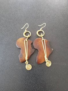 This listing is for 5 pairs of earrings. Handmade with bones and brass. Dimensions; 3.5 inches long. More earrings; https://www.etsy.com/shop/TribalTess?ref=seller-platform-mcnav&section_id=21293980 **Buy multiple items and pay shipping for ONE item ONLY. Brown Brass Dangle Earrings, Brown Brass Drop Earrings, Brown Pierced Metal Earrings, Nickel-free Brown Brass Earrings, Brown Brass Earrings, Map Earrings, Christmas Gift Earrings, African Map, Horn Earrings