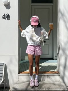 Outfits Aesthetic Photos, Summer Coffee Outfit, Summer Outfits Cool Girl, Disneyland Outfits Comfy, 2024 Fashion Inspo Outfits, Coffee Outfit Ideas Summer, Summer Cool Girl Outfits, Summer Girl Aesthetic Outfits, Summer Coffee Shop Outfit