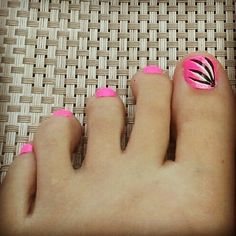 Summer toes bestie would love this!! French Tip Toes With Flower, Pink French Tip Toes, Toes Painted, French Tip Toes, Pink French Tip, Santa Nails, Summer Toes, Pedicure Designs Toenails, Chevron Nails