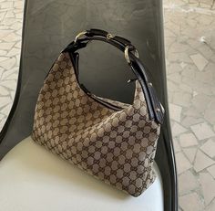 Accessory Inspo, Gucci Purses, Knit Shoes, Bag Obsession, Bags Aesthetic, Girly Accessories, Authentic Design, Pretty Bags, Cute Bags