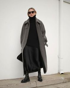 Winter Minimalist Outfit, Effortless Fall Fashion, Vinter Mode Outfits, Winter Aesthetics, Travel Fits, Minimalist Moda, 5 Outfits, Character Board, Sienna Miller