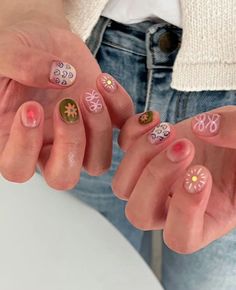 Nail Color Pattern Ideas, Natural Summer Nail Designs, Nail Art Designs On Natural Nails, Multicolor Gel Nails, Nail Designs For Really Short Nails, Super Short Nail Ideas, Cute Manicures, Hello Nails, Hippie Nails