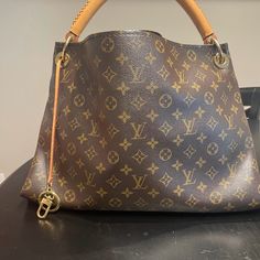 Authentic Louis Vuitton Artsy Mm Gently Used Excellent Condition. No Crackers. Inside Clean. I Have The Original Receipt And Dust Bag. Louis Vuitton Steamer Bag, Louis Vuitton Brown Aesthetic, Old Louis Vuitton, Monet Louis Vuitton Bag, Old Louis Vuitton Bags, Louis Vuitton Artsy Mm, Authentic Louis Vuitton, Louis Vuitton Bag, Dust Bag