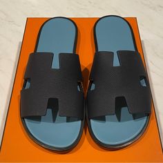 Nib Hermes Izmir Sandals Size 41 Marine Blue Blue Open Toe Slides With Rubber Sole, Blue Leather Slide Sandals, Blue Leather Slides For Summer, Luxury Beach Slides With Rubber Sole, Blue Leather Slides For Vacation, Luxury Blue Sandals For Summer, Luxury Blue Sandals With Removable Insole, Blue Leather Sole Sandals For The Beach, Designer Blue Slides For Summer