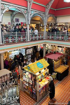 Stalls at Camden Market, London Things To Buy In London, Leadenhall Market London, Camden Market London, Little Venice London, Best Places In London, London Shops, Edinburgh Christmas, Shopping In London, London Sightseeing