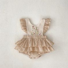 Made from Organic Cotton: An eco-friendly, breathable, and hypoallergenic fabric that’s gentle on delicate skin. Care Instructions: Machine wash on a gentle cycle, tumble dry on low. A Thoughtful Gift: Ideal for birthdays, holidays, or any day you want to make extra special for the little one in your life. Vintage Baby Outfits, Embroidery Jumpsuit, Flower Romper, One Piece Clothing, Ruffle Romper, One Piece Outfit, Diy Baby, Lace Romper