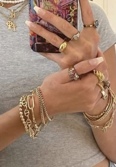 Blonde Gold Jewelry, Wrist Accessories Women, Gold Crystal Jewelry, Silver Gold Jewelry Together, Jewelry Stack Gold, Pretty Jewellery Gold, Jelewry Gold, How To Layer Rings, Jewlary Pic Gold