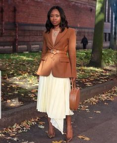 blazer com cinto é um truque de styling fácil de usar e hit das fashionistas – RG PRÓPRIO by Lu K! Chic Chic, A Skirt, 가을 패션, Mode Inspiration, Modest Dresses, Modest Outfits, Latest Fashion For Women, Skirt Outfits, Modest Fashion